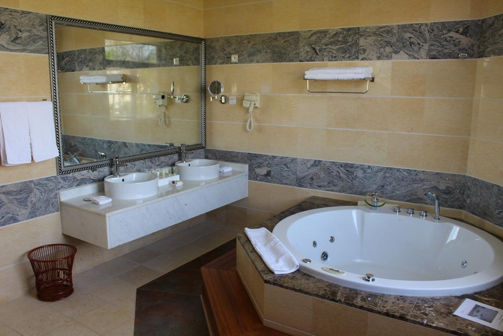Hotel Paon D'Or Antananarivo Szoba fotó